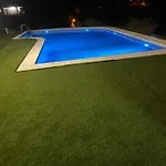 4 Bed - Sleeps 9- Pool - Garden - Parking Villa Girona