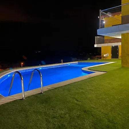 4 Bed - Sleeps 9- Pool - Garden - Parking Вілла Жерона