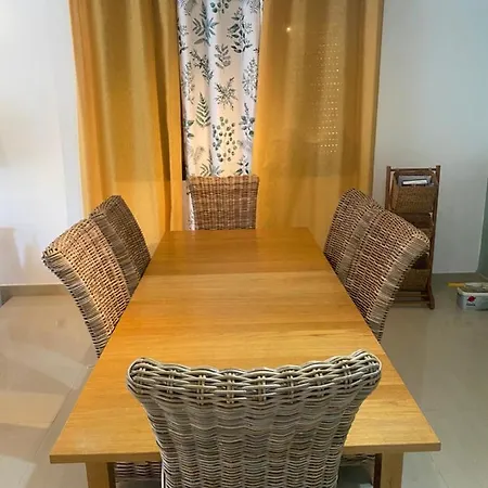 Вілла 4 Bed - Sleeps 9- Pool - Garden - Parking Жерона