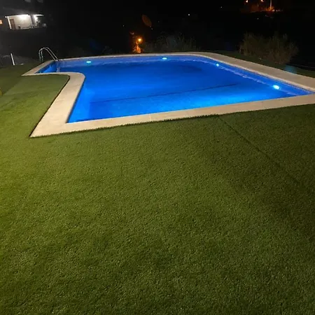 4 Bed - Sleeps 9- Pool - Garden - Parking Villa Girona