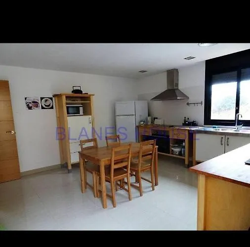 4 Bed - Sleeps 9- Pool - Garden - Parking * Gerona