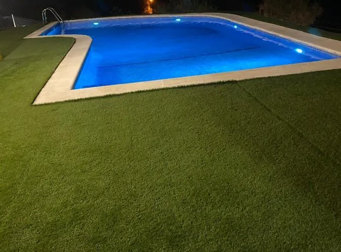 4 Bed - Sleeps 9- Pool - Garden - Parking Villa Gerona