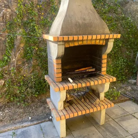 4 Bed - Sleeps 9- Pool - Garden - Parking Gerona