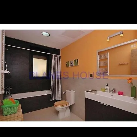 4 Bed - Sleeps 9- Pool - Garden - Parking Villa Gerona