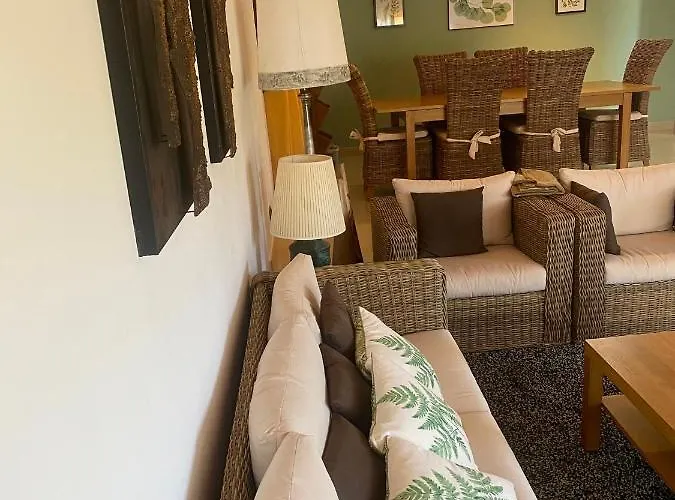 4 Bed - Sleeps 9- Pool - Garden - Parking * Gerona